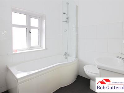 FIRST FLOOR BATHROOM